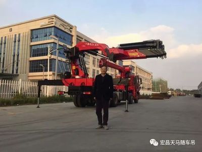 新宏昌重工集團創(chuàng)始人親赴揚州工廠，為隨車吊新品展前助陣
