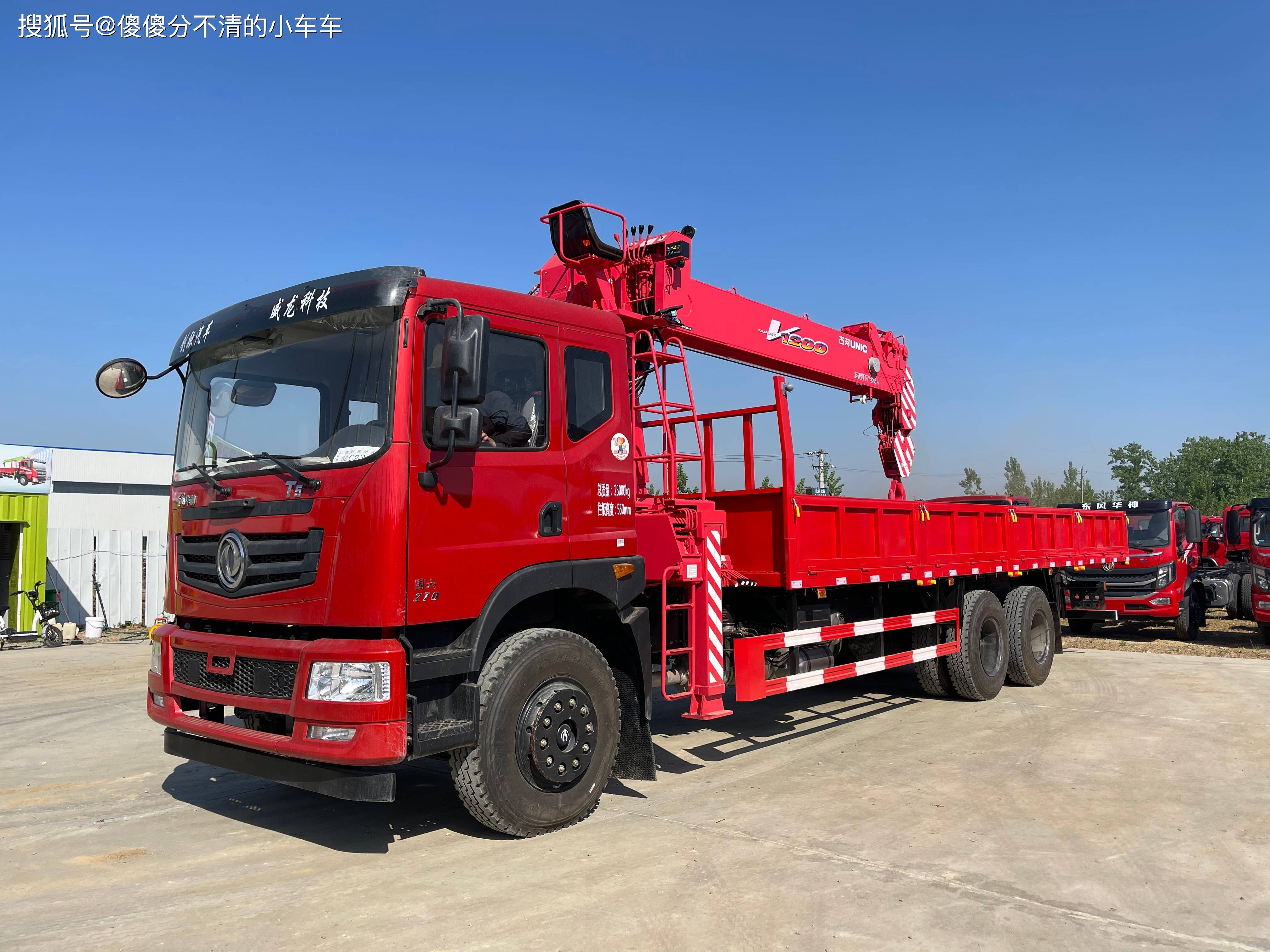 隨車吊運輸車 靈活高效的物流起重能手